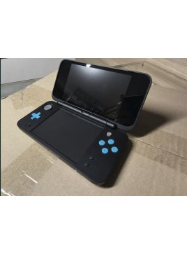 Konsola New Nintendo 2ds XL czarno-niebieska.