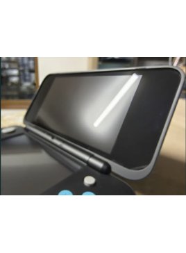 Konsola New Nintendo 2ds XL czarno-niebieska.