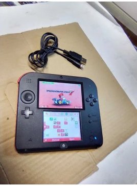 Konsola Nintendo 2DS (NTSC USA) + karta pamięci 4GB + gra Mario Kart 7