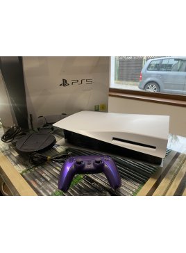 Konsola Playstation 5 z napędem i fioletowym padem