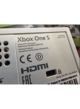 Konsola Xbox One S 1TB z napędem, pad, okablowanie